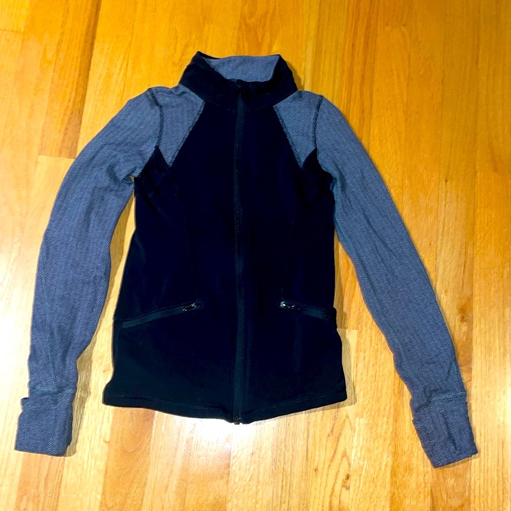 Lululemon Ivivva zip up  size girls 10
Black and gray